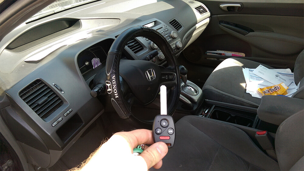 Find Locksmiths that Can Extract Car Key from a Lock or an Ignition