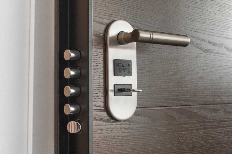 How to Choose a Locksmith for Your Home Security